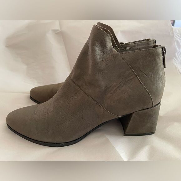 Eileen FisherMushroom Colored Suede Booties Size 8.5 - Picture 2 of 11